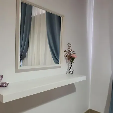 Lovely 2- Bedroom Seaview Apartment In Limassol *