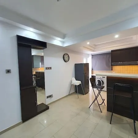 Lovely 2- Bedroom Seaview Apartment In Limassol *