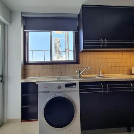 Lovely 2- Bedroom Seaview Apartment In Limassol Appartement *