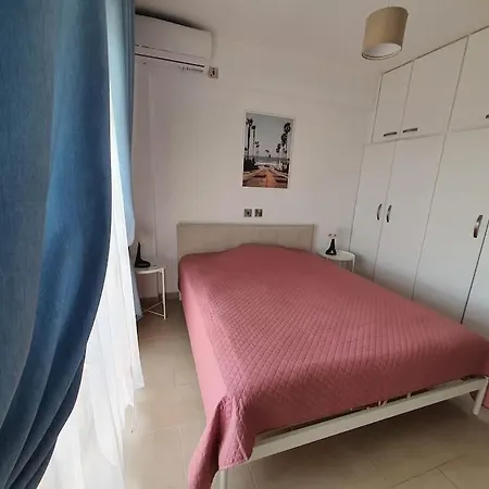 Lovely 2- Bedroom Seaview Apartment In Limassol Lejlighed