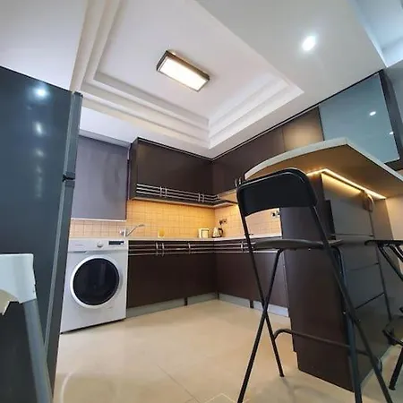 Lovely 2- Bedroom Seaview Apartment In Limassol *